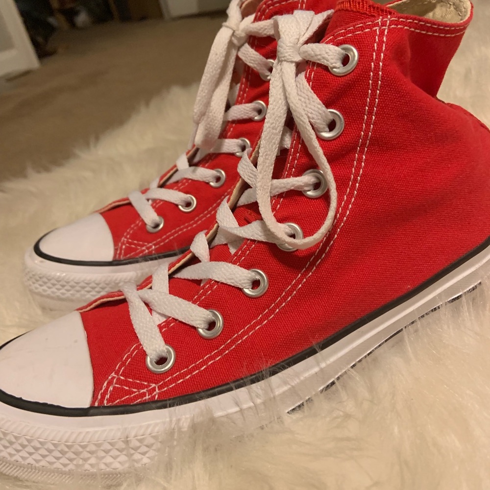 Red converse - Picture 4 of 4